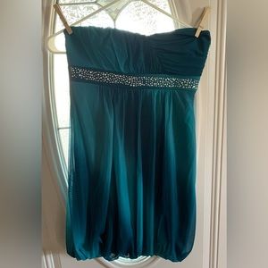 Trixxi Clothing Company Women's Strapless Mini Dress Blouse. Size Medium